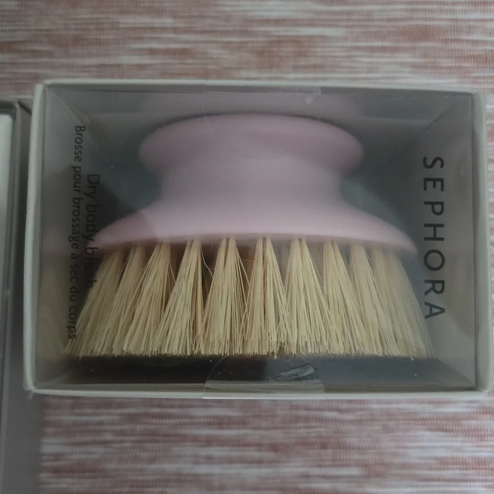 SEPHORA BUNDLE: BODY BRUSH, SCALP MASSAGER AND MAKEUP SPONGE - Picture 4 of 8